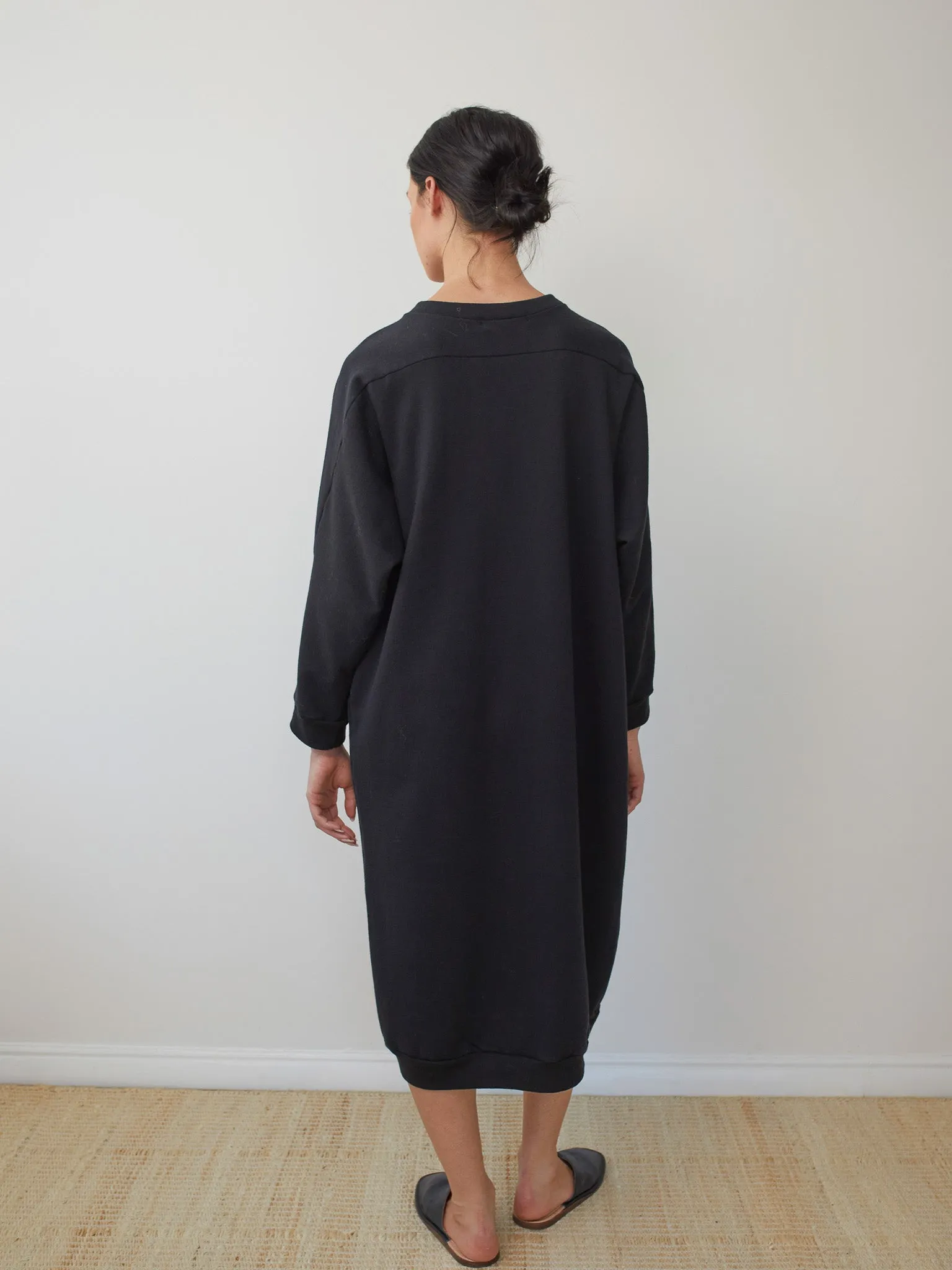 Sweatshirt Dress in Black (L)